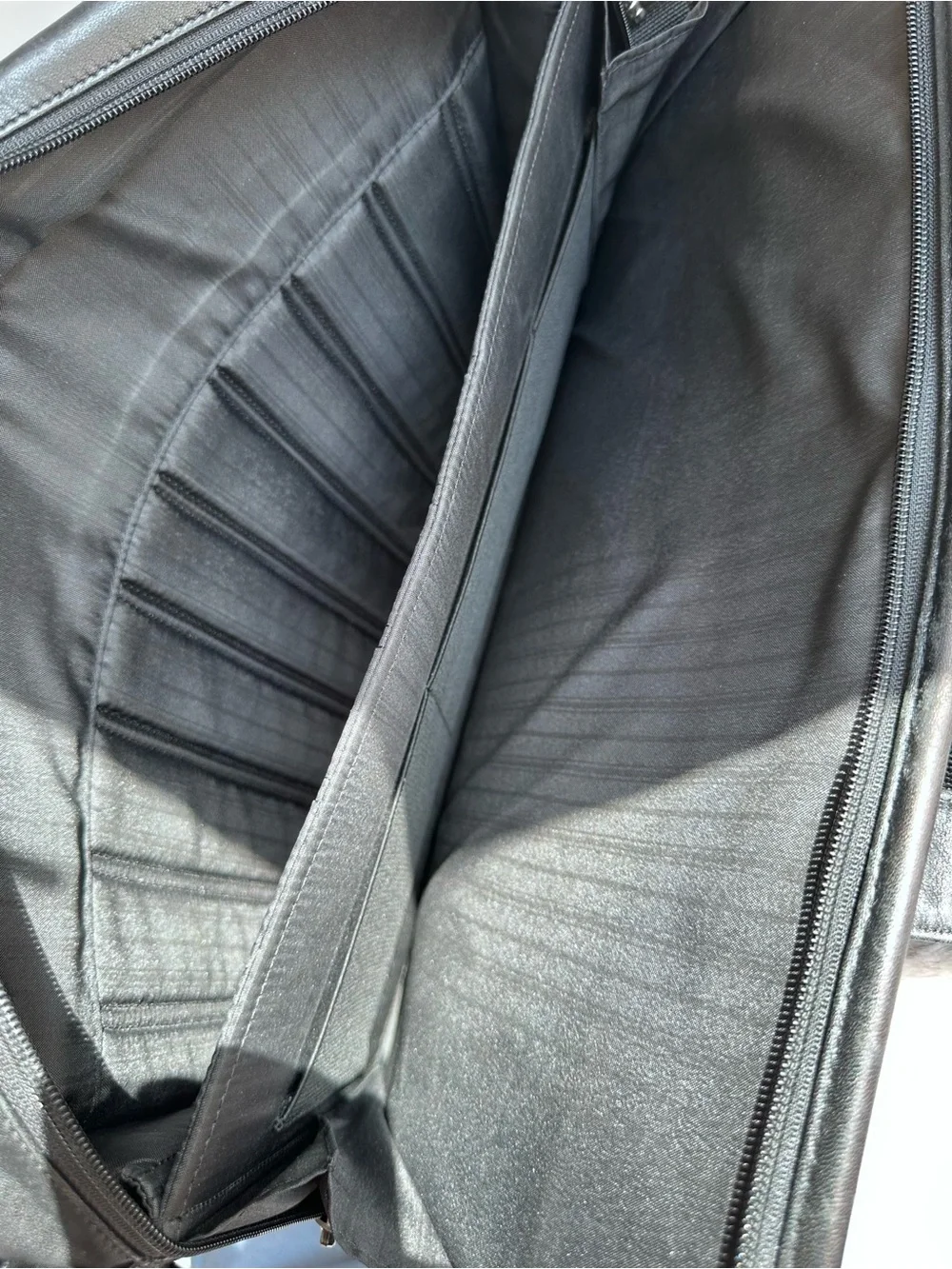 Tumi Alpha Leather Briefcase Travel Bag Black laptop preloved